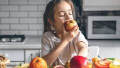 Health Tips: खाना खाने के तुरंत बाद फल खाना हो सकता है खतरनाक