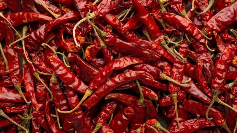 Why people advise against having red chilli powder क्यों डॉक्टर खाने में लाल मिर्च पाउडर इस्तेमाल करने से करते हैं मना, जानिए इसके पीछे की वजह