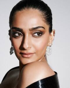 Sonam Kapoor : सोनम कपूरने नेसली 35 वर्षे जुनी साडी, पाहा फोटो!