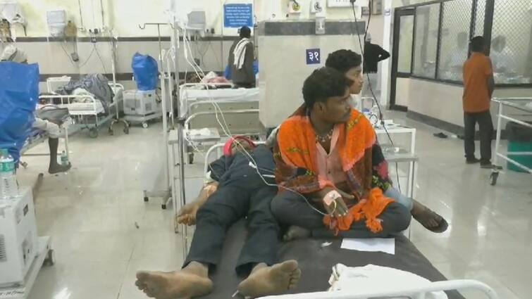 Nanded News More than 600 people poisoned by Mahaprasad in Nanded Patients treated in Nanded government hospital marathi news मोठी बातमी! नांदेडमध्ये महाप्रसादातून सहाशेपेक्षा अधिक जणांना विषबाधा; रुग्णांवर रुग्णालयात उपचार सुरु