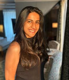 Niharika Konidela : క్యాండిడ్ లుక్​లో క్యూట్​గా నవ్వేస్తున్న నిహారిక