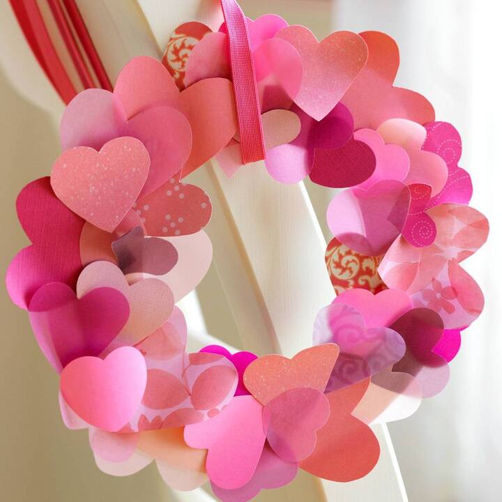 ਸਜਾਵਟ ਵਾਲੀਆਂ ਸੁੰਦਰ ਮੋਮਬੱਤੀਆਂ ਬਾਜ਼ਾਰ ਵਿੱਚ ਉਪਲਬਧ ਹੋਣਗੀਆਂ। ਤੁਸੀਂ ਘਰ ਦੇ ਗੇਟ ਤੋਂ ਮੋਮਬੱਤੀ ਨਾਲ ਆਪਣੇ ਸਾਥੀ ਲਈ ਐਂਟਰੀ ਕਰ ਸਕਦੇ ਹੋ।