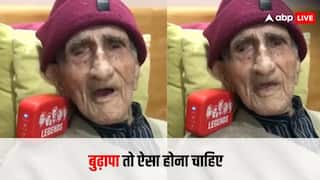 आखिरी समय में बिस्तर पर पड़ा था बुजुर्ग, मोहम्मद रफी का गाना सुन गुनगुनाने लगा, वीडियो देख लोग बोले- 'काश कुछ वक्त और...'