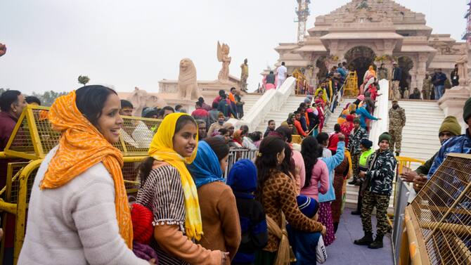 Ayodhya Ram Mandir Free Locker Facility For Devotees Feel Happy After  Darshan ANN | Ram Mandir: राम मंदिर की व्यवस्था को श्रद्धालओं ने सराहा,  अयोध्या से जाने के बाद अनुभव शेयर करने