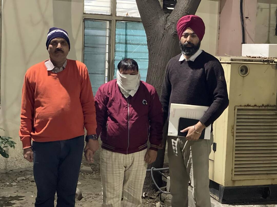 Punjab news: ਵਿਜੀਲੈਂਸ ਬਿਊਰੋ ਨੇ ਰਿਸ਼ਵਤ ਲੈਣ ਦੇ ਦੋਸ਼ ’ਚ ਮਾਰਕੀਟ ਕਮੇਟੀ ਦਾ ਆਕਸ਼ਨ ਰਿਕਾਰਡਰ ਕੀਤਾ ਗ੍ਰਿਫ਼ਤਾਰ Vigilance Bureau arres market committee's auction recorder on the charge of taking bribe Punjab news: ਵਿਜੀਲੈਂਸ ਬਿਊਰੋ ਨੇ ਰਿਸ਼ਵਤ ਲੈਣ ਦੇ ਦੋਸ਼ ’ਚ ਮਾਰਕੀਟ ਕਮੇਟੀ ਦਾ ਆਕਸ਼ਨ ਰਿਕਾਰਡਰ ਕੀਤਾ ਗ੍ਰਿਫ਼ਤਾਰ