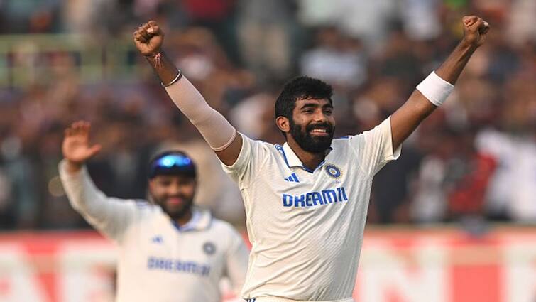 Historic day for India as jasprit Bumrah becomes first ever indian fast bowler to be world number one test bowler Jasprit Bumrah: முதல் இந்தியர்..! டெஸ்ட் ரேங்கிங்கில் சாதனை: முதலிடம் பிடித்த வேகப்பந்து வீச்சாளர் ஜஸ்பிரித் பும்ரா