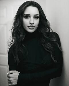 Triptii Dimri : బ్లాక్ అండ్ వైట్ లుక్​లో తృప్తి.. చూస్తే పోతుందిగా మతి