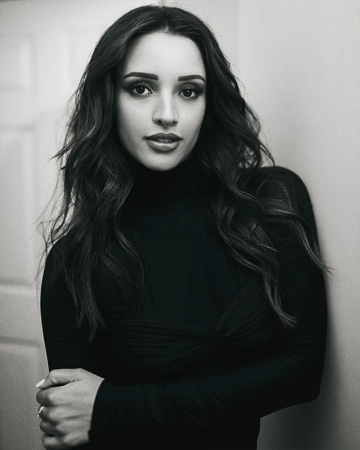 తృప్తి దిమ్రీ తన సోషల్ మీడియాలో ఎప్పుడూ యాక్టివ్​గా ఉంటుంది. తన లేటెస్ట్ ఫోటోషూట్​లకు చెందిన ఫోటోలను ఇన్​స్టా వేదికగా అభిమానులతో పంచుకుంటుంది.(Images Source : Instagram/tripti_dimri)