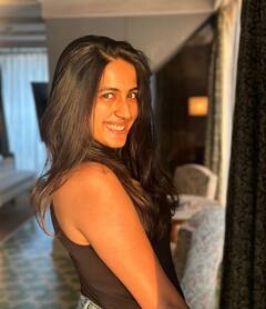 Niharika Konidela : క్యాండిడ్ లుక్​లో క్యూట్​గా నవ్వేస్తున్న నిహారిక