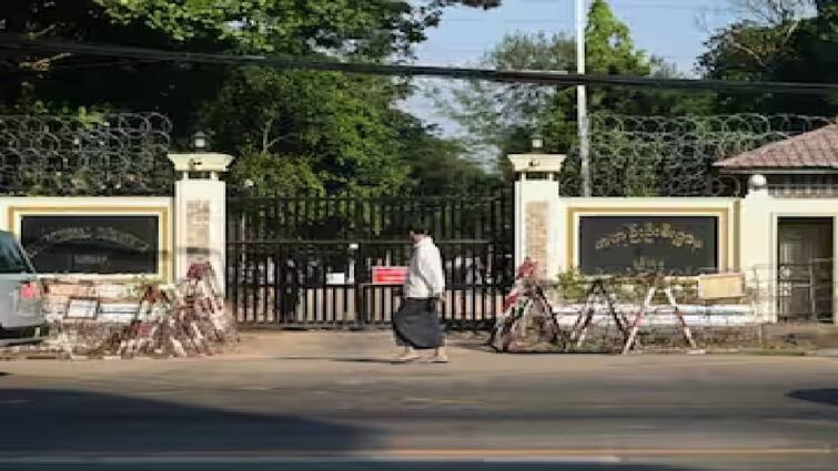 India's Ministry of External Affairs has asked Indians not to travel to Myanmar's Rakhine state. Myanmar Issue: மியான்மர் ராக்கைன் பகுதிக்கு செல்ல வேண்டாம் .. பதற்றம் அதிகரிக்கும் நிலையில் இந்தியர்களுக்கு அறிவுரை..