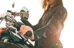 Valentine's Day 2024: ગર્લફ્રેન્ડને આપવી છે સરપ્રાઇઝ ગિફ્ટ? આ રીતે કરો પ્લાન, પછી જુઓ કેવી રીતે તમારી પર વરસાવશે પ્રેમ