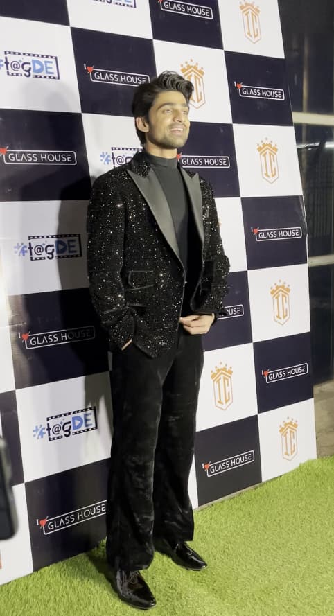 अभिषेक ने बताया कि 12 फरवरी को मन्नारा चोपड़ा के साथ में उनका गाना भी रिलीज होने जा रहा है.