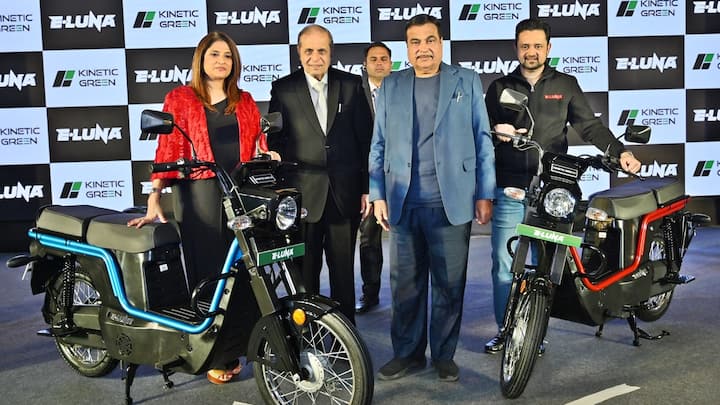 The E-Luna has a 150 kg payload capacity and has a 2.0 kWh lithium-ion battery pack which delivers a range of 110 km on a single charge. (Image Source: Somnath Chatterjee)