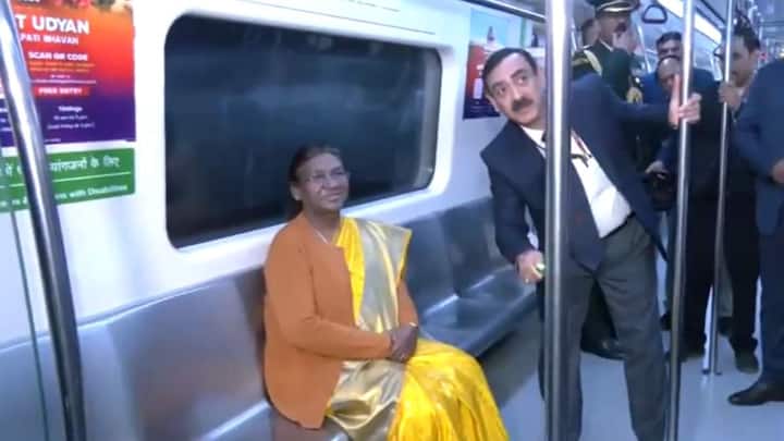President Droupadi Murmu metro ride in Delhi Delhi Metro: राष्ट्रपति द्रौपदी मुर्मू ने की दिल्ली मेट्रो की सवारी, देखें Video