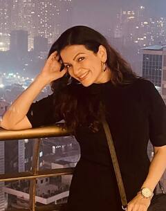 टीवी की इस पॉपुलर एक्ट्रेस ने की है कई सुपरहिट फिल्में, 43 की उम्र में भी देती हैं यंग गर्ल्स को मात