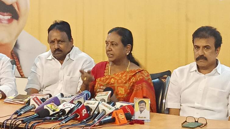 DMDK Premalatha Vijayakanth Opens up about lok sabha election 2024 alliance whichever party allocates 14 constituencies Premalatha Vijayakanth: நாடாளுமன்ற தேர்தலில் இவர்களுடன்தான் கூட்டணி! - அதிகாரப்பூர்வமாக பிரேமலதா போட்ட கண்டிஷன்!