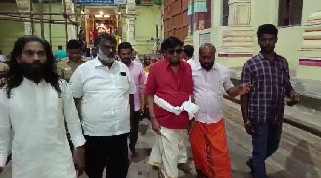 Actor Vadivelu: ராமேஸ்வரத்தில் மோட்ச தீபம் ஏற்றிய வடிவேலு யாருக்காக அழுதார்...கேப்டனின் நினைவு வந்ததோ.., மோட்ச தீபம் ஏற்றி பாவங்களை கழுவிக்கொண்டாரா....?