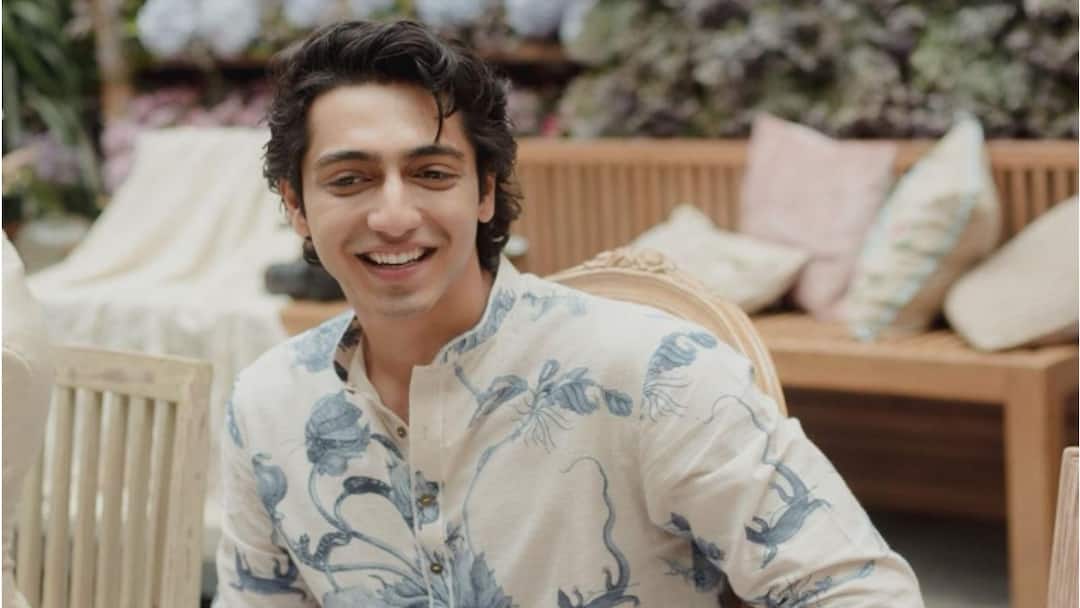 Yash Raj Films : यशराज फिल्मस् देणार नव्या चेहऱ्याला संधी; अनन्या पांडेसोबत आहे स्पेशल नातं Ananya Panday cousin Ahaan Panday set to debut in Mohit Suris young love story backed by Yash Raj Films Yash Raj Films : यशराज फिल्मस् देणार नव्या चेहऱ्याला संधी; अनन्या पांडेसोबत आहे स्पेशल नातं