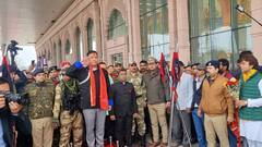 In Pics: अरुणाचल प्रदेश के CM पेमा खांडू ने मंत्रिमंडल के साथ किए रामलला के दर्शन, एयरपोर्ट पर भव्य स्वागत