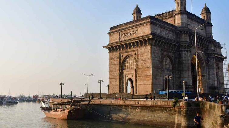 Mumbai Police intercepts boat from Kuwait near Gateway of India three people arrested after interrogation मुंबई की तरफ आ रही थी संदिग्ध बोट, पुलिस-ATS, आईबी और नेवी इंटेलिजेंस हुई एक्टिव, जब मामला खुला तो उड़े होश