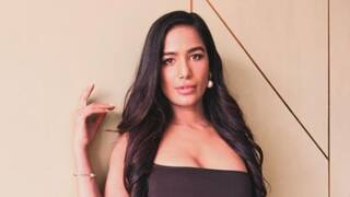 Poonam Pandey Visits Premanand Maharaj’s Ashram In Vrindavan, Video Goes Viral