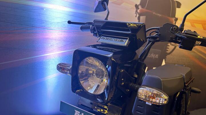 The ergonomics also makes it easy to ride with a focus on practicality. There are five colours on offer with the E-Luna and bookings start from Rs 500 only while deliveries will take place soon. (Image Source: Somnath Chatterjee)