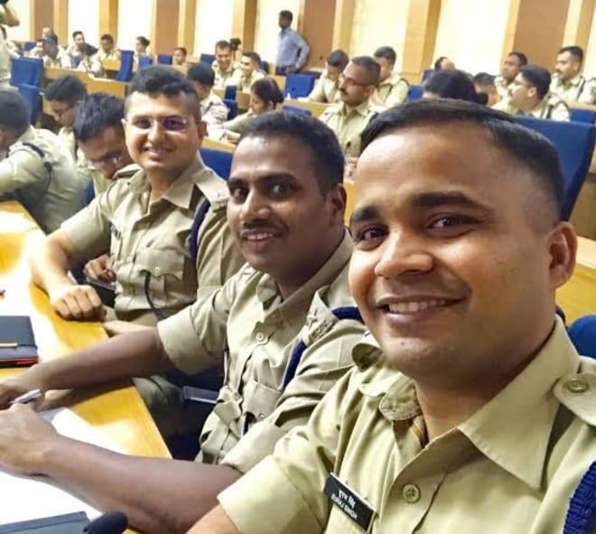 ट्रेनिंग के बाद सूरज को रायपुर में एसपी सिटी नियुक्त किया गया. वहां अच्छे कामों को देखते हुए प्रमोट किया और फिर पोस्टिंग नक्सली प्रभावित इलाके दंतेवाड़ा में हुईं. वहां उन्होनें युवाओं को जागरूक करने के लिए एक शॉर्ट फिल्म भी बनाई, जिसका नाम था 'नई सुबह का सूरज'.