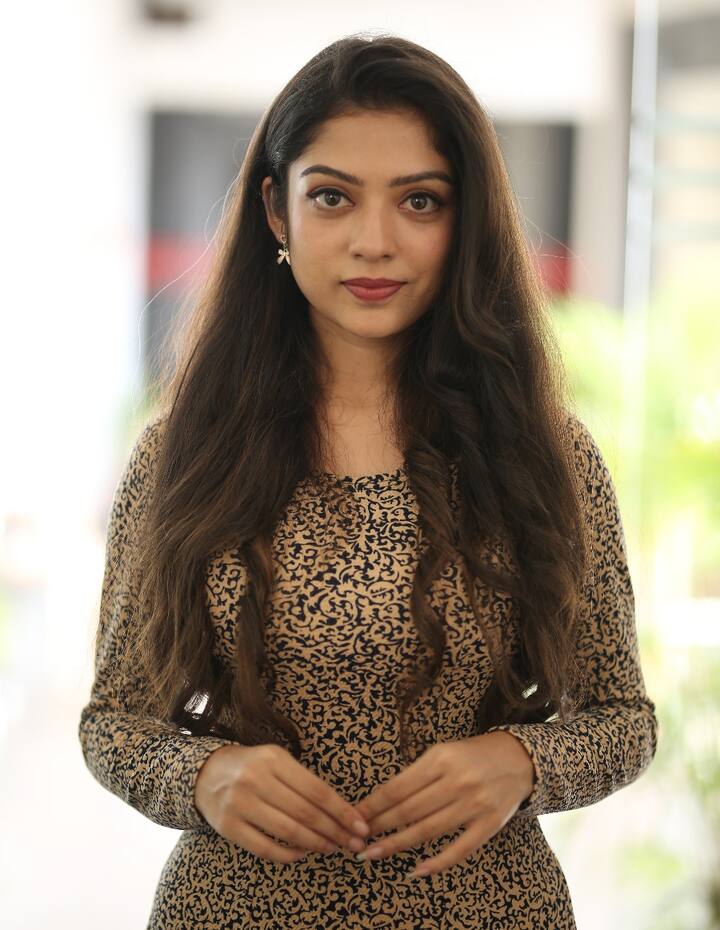 వీఐ ఆనంద్ గారు కథ రాసేటప్పుడు 'మిడిల్ క్లాస్ మెలోడీస్' చూశారట. భూమి పాత్రకు నా పేరు రాసుకున్నాని చెప్పడం నాకు సంతోషంగా అనిపించింది'' అని వర్ష బొల్లమ్మ చెప్పారు. హీరో సందీప్ కిషన్ గురించి మాట్లాడుతూ ''సందీప్ కిషన్ ప్రతి ఒక్కరికీ గౌరవం ఇస్తారు. ప్రతి ఒక్కరితో ఎంతో ఆప్యాయంగా మాట్లాడతారు. గ్రేట్ కో స్టార్'' అని వర్ష వివరించారు.