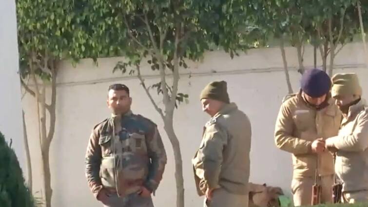 uttarakhand news ED raids the premises of former cabinet minister and Congress leader Harak Singh in Uttarakhand Uttarakhand ED Raid: उत्तराखंड में भी ईडी की जांच शुरू, दो मामलों में हरक सिंह रावत समेत 10 लोगों के ठिकानों पर रेड