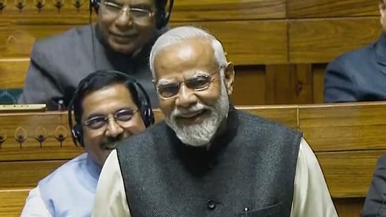 Narendra Modi in Rajya Sabha budget session of Parliament PM Modi thanked Congress president Mallikarjun Kharge मल्लिकार्जुन खरगे का आभार व्यक्त कर पीएम मोदी ने राहुल पर कसा तंज, बोले- आपने कमी पूरी कर दी