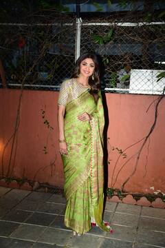 Celebs Spotted: ग्रीन साड़ी में शिल्पा शेट्टी का दिखा दिलकश अंदाज...तो व्हाइट ड्रेस में तारा सुतारिया ने फ्लॉन्ट की पतली कमर, देखें तस्वीरें