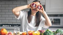 Health Tips: खाना खाने के तुरंत बाद फल खाना हो सकता है खतरनाक