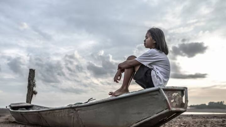 ওই সিলিকন ভ্যালি থেকেই এবার একাকীত্বের বিরুদ্ধে সংগ্রাম শুরু হল। সেখানকার স্থানীয় প্রশাসন একটি প্রস্তাব পাশ করেছে, যাতে একাকীত্বকে জনস্বাস্থ্যের কথা মাথায় রেখে একাকীত্বকে জরুরি অবস্থা বলে ঘোষণা করা হয়েছে। ছবি: ফ্রিপিক।