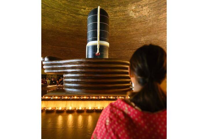 கோவை ஈஷா யோகா மையத்தில் உள்ள தியான லிங்கத்தின் புகைப்படம்தான் இது.