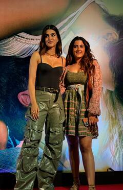 Teri Baaton Mein Aisa Uljha Jiya Screening: फिल्म की स्क्रीनिंग में पूरी फैमिली संग पहुंचे शाहिद कपूर, किलर लुक में दिखीं कृति सेनन, देखें तस्वीरें