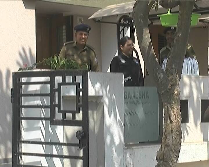 Income Tax Department raids PSY Group in Gandhinagar, IT team raids as many as 27 locations ગાંધીનગરમાં PSY ગ્રુપ પર આવકવેરા વિભાગના દરોડા, 27 જેટલા ઠેકાણે આઈટીની ટીમ ત્રાટકી