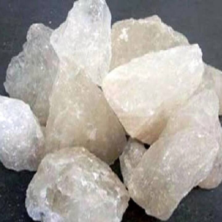 ਜੇਕਰ ਕੋਈ ਵਿਅਕਤੀ ਅਸਥਮਾ ਤੋਂ ਪੀੜਤ ਹੈ ਅਤੇ ਵਾਰ-ਵਾਰ ਖਾਂਸੀ ਹੋ ਰਹੀ ਹੈ ਤਾਂ ਫਿਟਕੜੀ ਨੂੰ ਪੀਸ ਕੇ ਉਸ 'ਚ ਸ਼ਹਿਦ ਮਿਲਾ ਲਓ। ਸ਼ਹਿਦ 'ਚ ਫਿਟਕੜੀ ਮਿਲਾ ਕੇ ਚੱਟਣ ਨਾਲ ਖੰਘ ਨੂੰ ਰੋਕਿਆ ਜਾ ਸਕਦਾ ਹੈ। ਇਸ ਨਾਲ ਮਰੀਜ਼ ਨੂੰ ਰਾਹਤ ਮਿਲੇਗੀ।