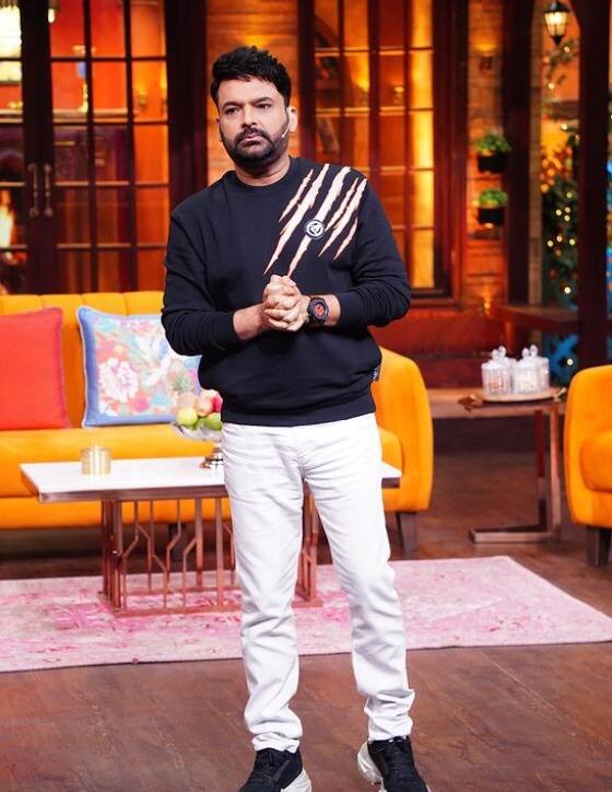 वहीं कॉमेडियन की नेट वर्थ की बात करें GQ के मुातबिक, कपिल 300 करोड़ रुपये के मालिक हैं. 'द कपिल शर्मा शो' के एपिसोड के लिए वे 50 लाख रुपये चार्ज करते हैं.