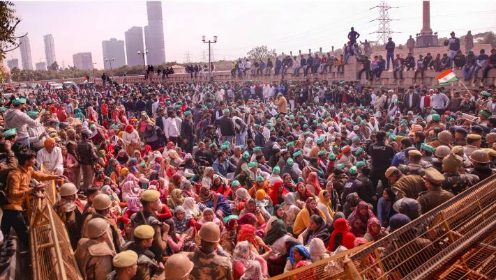 farmers protest in ncr traffic jams in delhi noida border Farmer protest: ਦਿੱਲੀ ਦਾਖ਼ਲ ਹੋਣ ਤੋਂ ਪਹਿਲਾਂ ਪੁਲਿਸ ਨੇ ਰੋਕੇ ਕਿਸਾਨ, ਲੱਗਿਆ ਵੱਡਾ ਜਾਮ, ਦਫਾ 144 ਲਾਗੂ