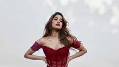 PHOTO: लाल ऑफ शोल्डर गाऊनमध्ये जान्हवी कपूरचा किलर लूक, चाहते घायाळ!