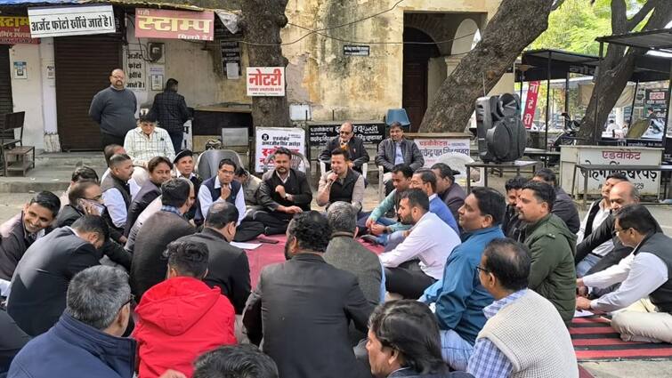 Udaipur Lawyers protest in Rajasthan Udaipur will meet President Droupadi Murmu on 14 February ANN Rajasthan News: उदयपुर में वकीलों का प्रदर्शन जारी, 14 फरवरी को करेंगे राष्ट्रपति द्रौपदी मुर्मू से मुलाकात, क्या है इनकी मांग?