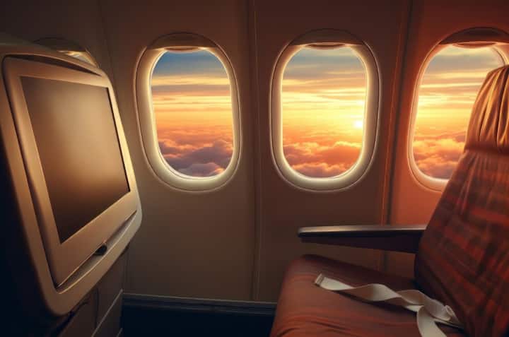 साथ ही हवाई जहाजों में खिड़की हमेशा गोल ही क्यों होती है. तो चलिए इसके पीछे की असल वजह जानते हैं.