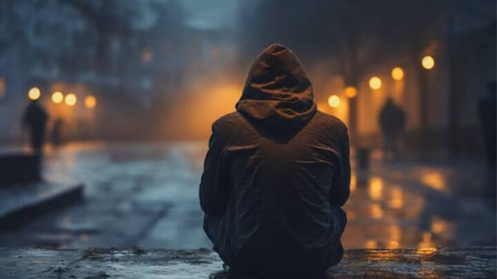 বিশ্ব স্বাস্থ্য সংস্থা জানিয়েছে, একাকীত্ব দূরীকরণে কমিশন অন সোশ্যাল কানেকশন প্রকল্প আনতে চলেছে তারা, যার আওতায় সমাজ-সংসার থেকে বিচ্ছিন্ন হয়ে যাওয়া মানুষজনকে আবারও সমীজের সঙ্গে মানসিক সংযোগ গড়ে তুলতে সাহায্য করা হবে। ছবি: ফ্রিপিক।