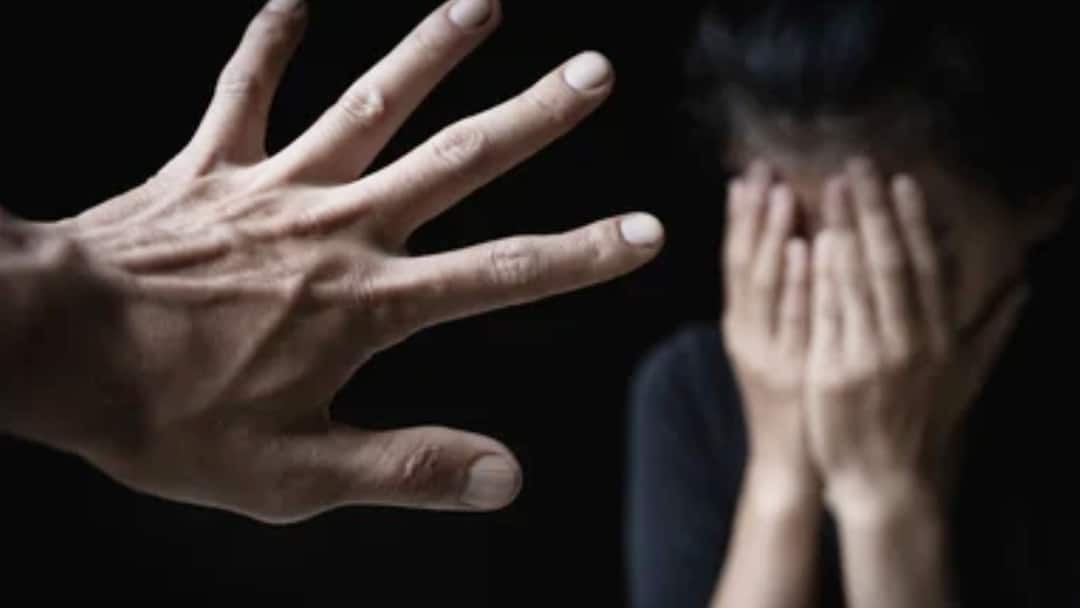 Nalanda News: नालंदा में एक्स्ट्रा क्लास के नाम पर रोका, फिर छात्रा से छेड़खानी करने लगा शिक्षक, आरोपित गिरफ्तार Nalanda Teacher Started Molesting With Girl on The Name of Extra Class Accused Arrested ANN Nalanda News: नालंदा में एक्स्ट्रा क्लास के नाम पर रोका, फिर छात्रा से छेड़खानी करने लगा शिक्षक, आरोपित गिरफ्तार