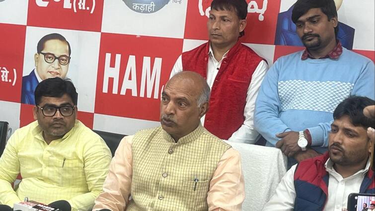 Manjhi Politics: जीतन राम मांझी की पार्टी 'हम' का नीतीश के सामने सरेंडर! अनिल सिंह बोले- 'मंत्री हमको बनाया जाए...' Jitan Ram Manjhi party Hum MLA Anil Singh statement regarding Nitish BJP government in Bihar ann Manjhi Politics: जीतन राम मांझी की पार्टी 'हम' का नीतीश के सामने सरेंडर! अनिल सिंह बोले- 'मंत्री हमको बनाया जाए...'