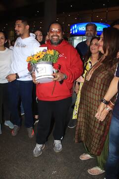 Shankar Mahadevan Returns to Mumbai After Grammy Win, Gets Warm Welcome