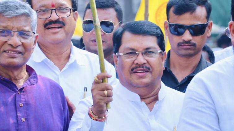 Vijay Wadettiwar slam Maharashtra government on farmer issue marathi news पक्ष चोराचोरीत दंग असलेल्या महायुती सरकारला शेतकऱ्यांचा विसर - विजय वडेट्टीवार