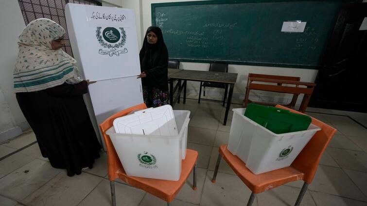 Pakistan General Election 2024 Voting today in Pakistan Chances of Nawaz Sharif government being formed again Imran Khan marathi news पाकिस्तानमध्ये आज मतदान, पुन्हा नवाज शरीफ सरकार स्थापन होण्याची शक्यता?