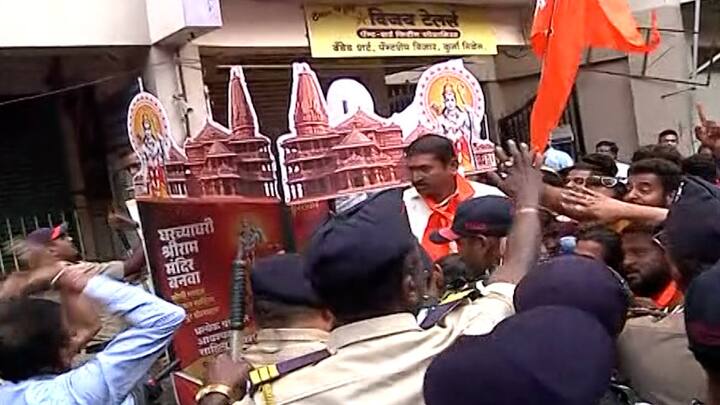 यावेळी राजेश क्षीरसागर यांच्या कार्यकर्त्यांना त्यांना विरोध केला. राजेश क्षीरसागर हे शिंदे यांच्या शिवसेनेसोबत आहेत. (Photo Credit : ABP Majha)