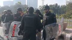 Farmer Protest Pics: नोएडा में सड़कों पर अभी नहीं पहुंचे किसान, पुलिस की कड़ाई के चलते लगा भीषण जाम, राहगीर परेशान